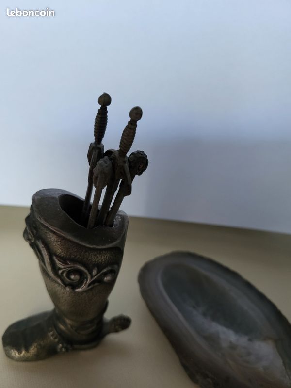 Chaussure de fer plus cendrier (image 2)