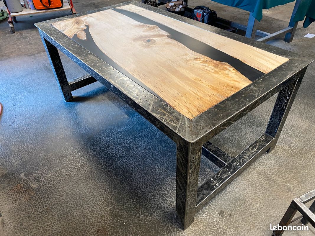 Table d'artisan, en bois métal et résine époxy (image 1)