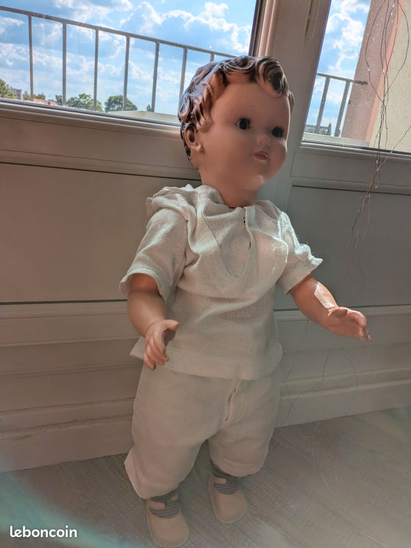 Petit garde-robe pour ranger les vêtements de poupée my life