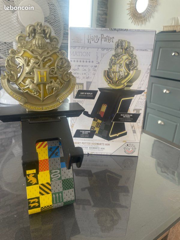 Support Manette / Téléphone Lumineux Harry Potter Hogwarts Ikon – Cable Guys (Avec Boîte) (image 2)