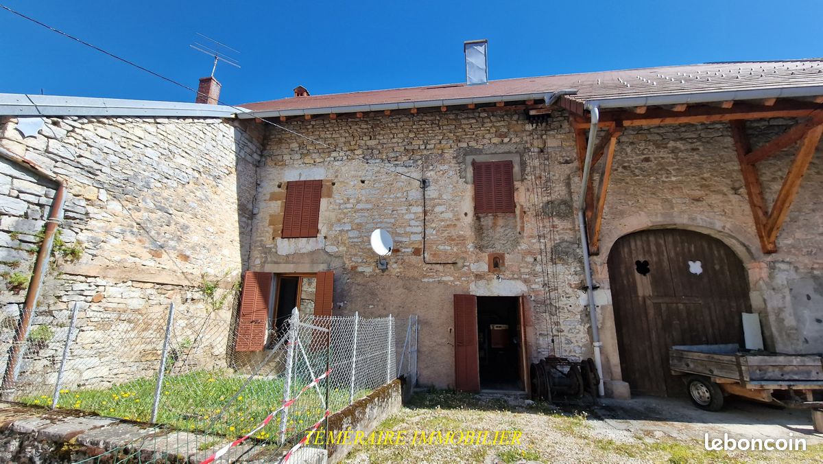 Maison 4 pièces 166 m² · à Sirod · 166 m² · 120 000 €