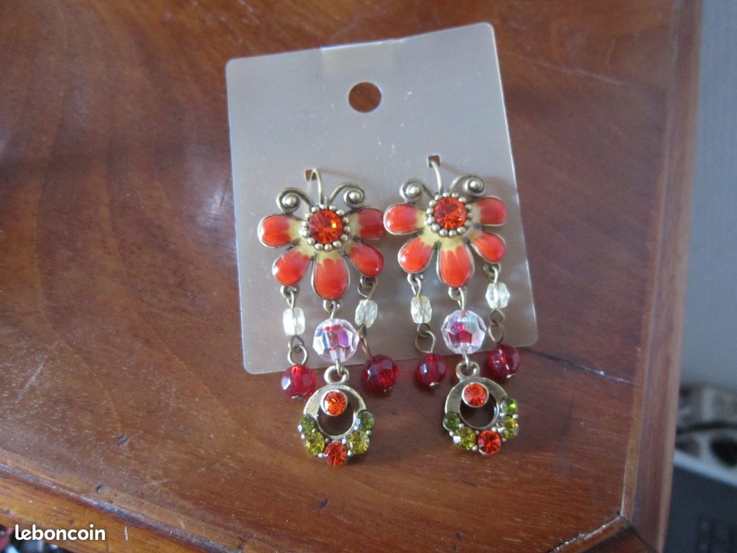 Divers boucles rouges pendantes (image 9)