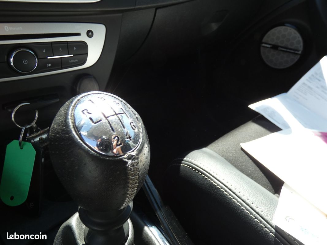 RENAULT MEGANE III BERLINE dCi 110 FAP Energy eco2 Bose (image 30)