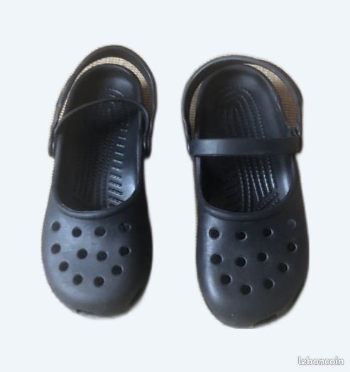 Crocs (image 1)