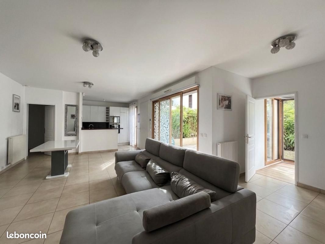 Appartement 3 pièces 85 m² · à Levallois-Perret · 85 m² · 2 700 €