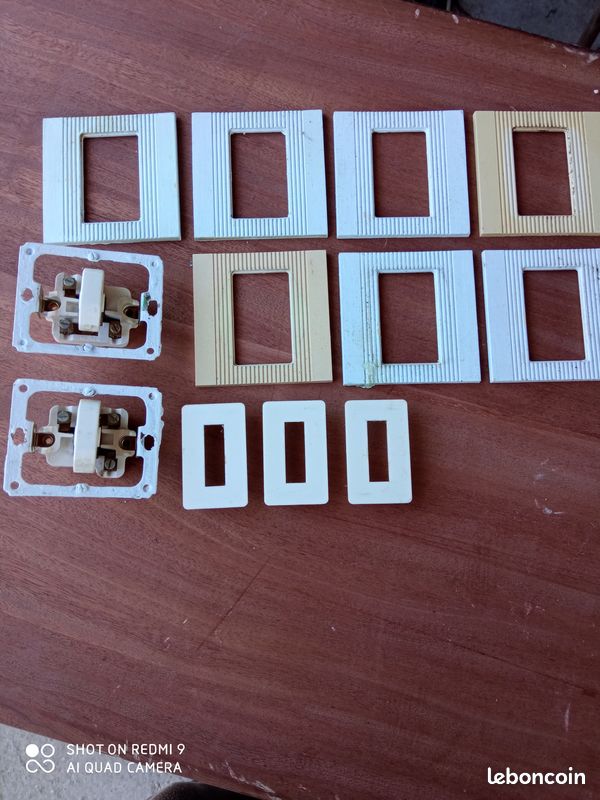 LEGRAND CHAMBORD LOT 3 plaques de finition type RAILUX coloris gris clair EUR 19,50 - FR