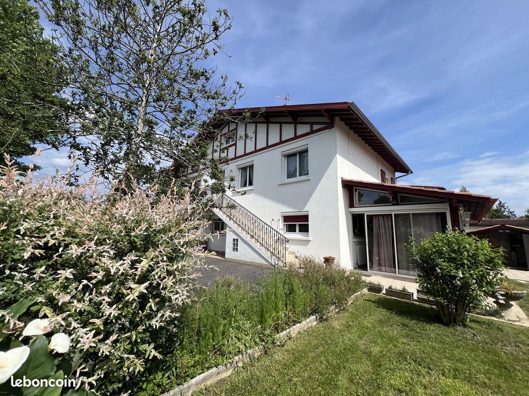 Maison 11 pièces 250 m² · à Ustaritz · 250 m² · 592 000 €