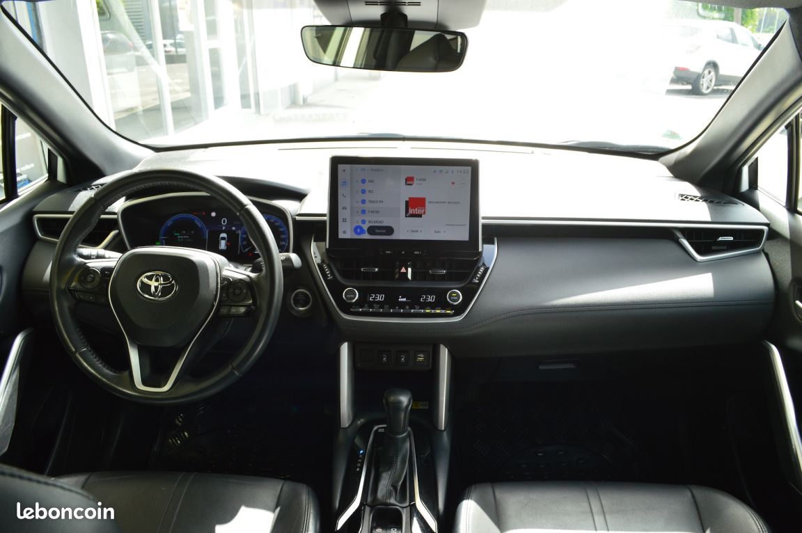Toyota Corolla HYBRIDE MY22 Cross 196h Design (image 9)