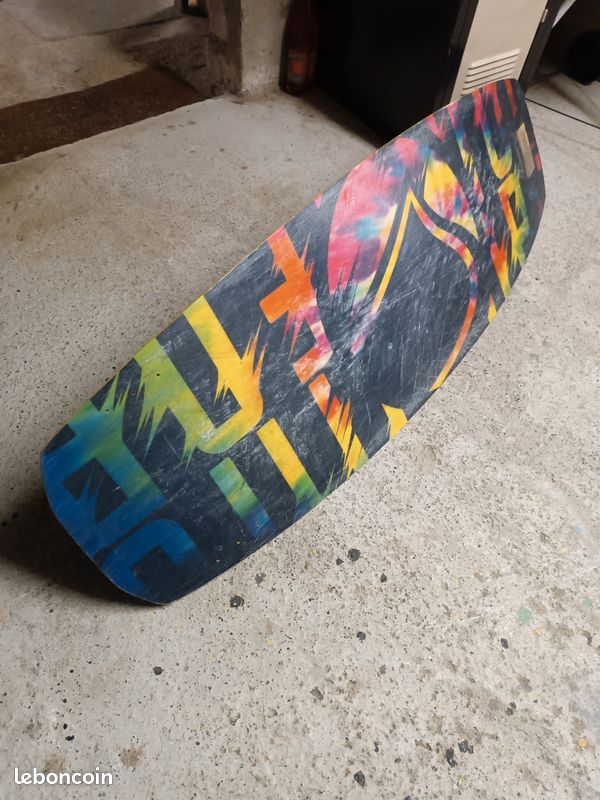 Planche de wakeboard 138 cm (chausses HS) (image 2)