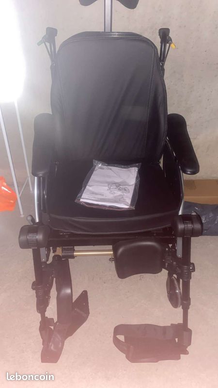 Fauteuil roulant (image 1)