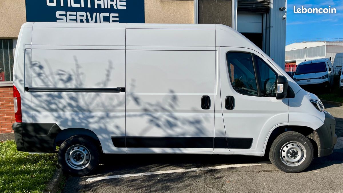 23 990 HT / CITROEN JUMPER 33 L2H2 2.2 140 cv bvm6 BLANC PREMIUM CONNECT / tva recuperable (image 2)