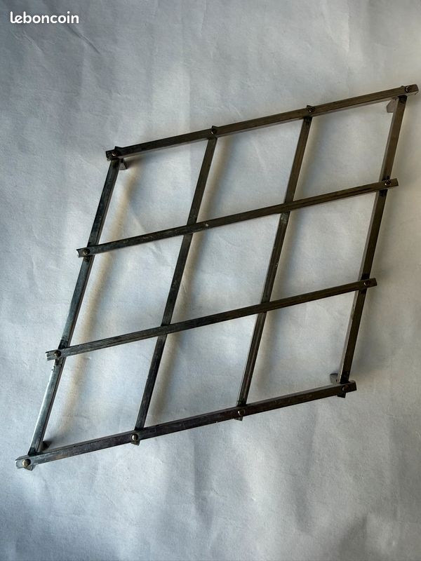 Dessous De Plat Métal Argenté Dépliable – Trivette Pratique Et Design