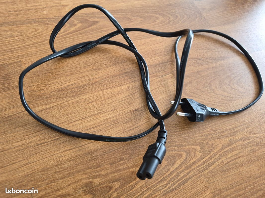 Câble d'alimentation électrique de type "figure 8" (C7), idéal pour alimenter lecteurs DVD/Blu-ray, consoles de jeux vidéo et petits appareils électroniques (image 2)