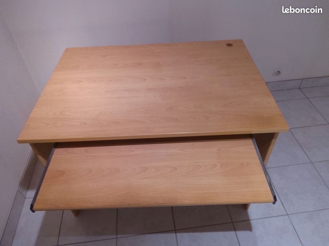 Bureau avec tablette coulissante pour clavier informatique (image 1)