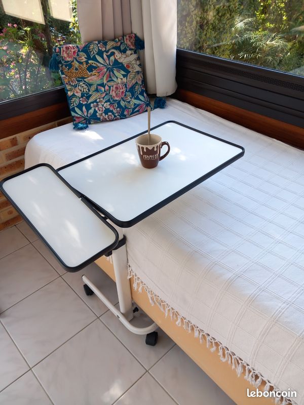 Petite Table D'appoint Inclinable Vintage, Style Table à Thé D'occasion En Bon état