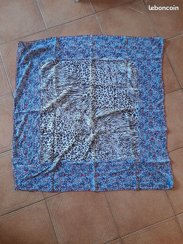Foulard (image 1)