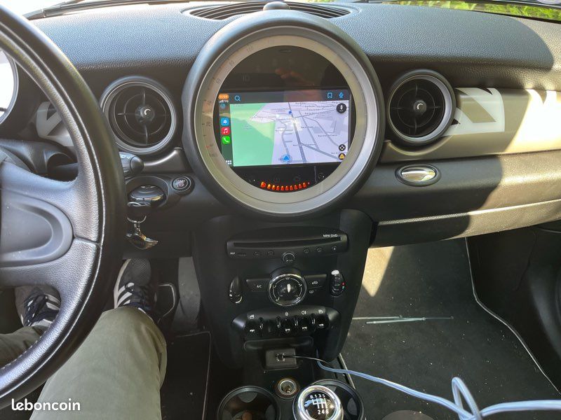 Mini dockland CarPlay (image 1)