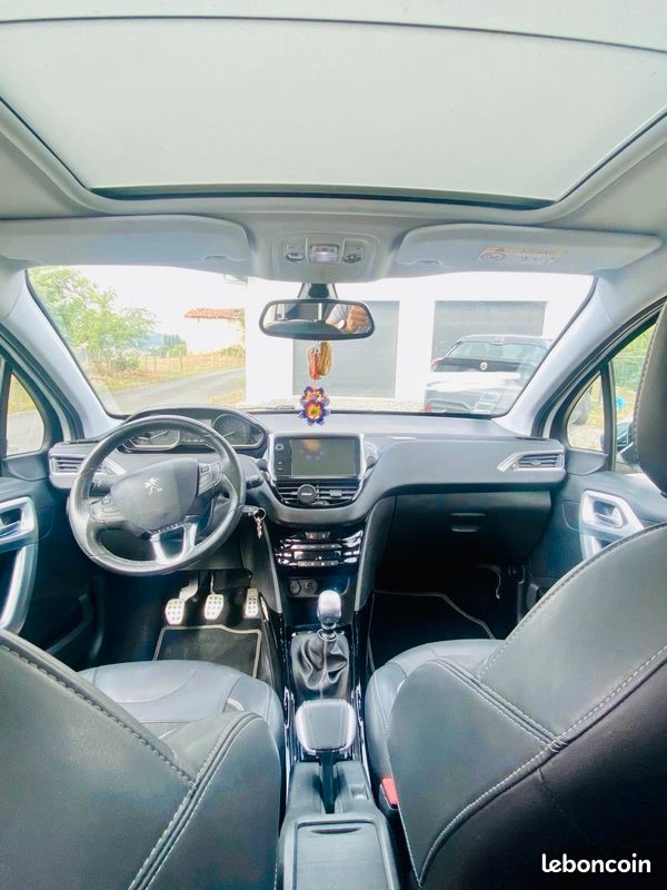 Peugeot 2008 Allure 1.6 BlueHDi 120 ch – 2016 – Distribution récente – GPS – Toit panoramique (image 3)
