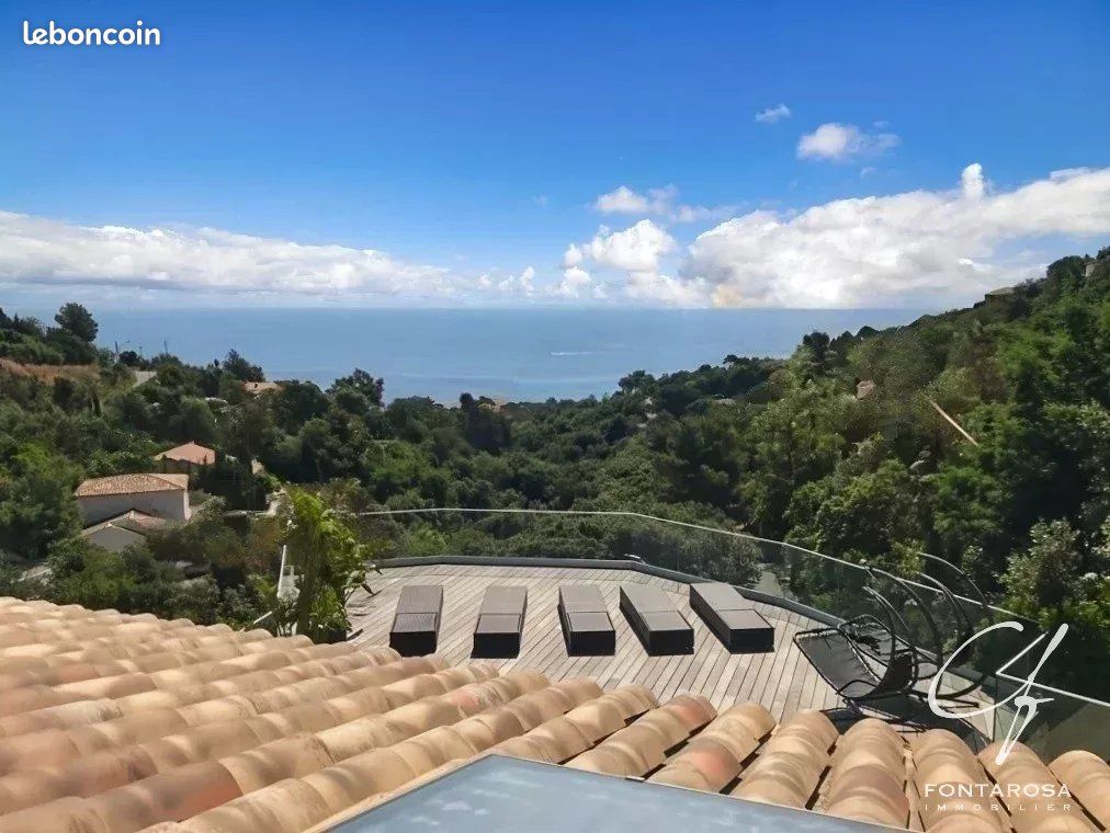 Maison 8 pièces 227 m² · à Roquebrune-sur-Argens · 227 m² · 1 740 000 €