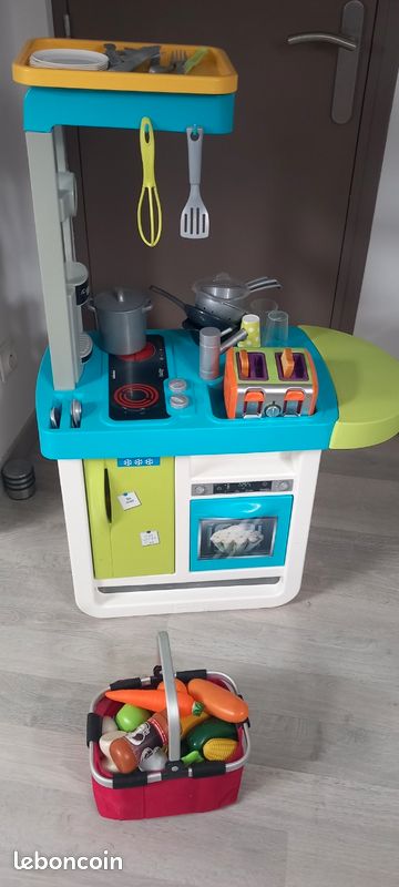 Cuisine enfant Smoby avec nombreux accessoires (image 1)