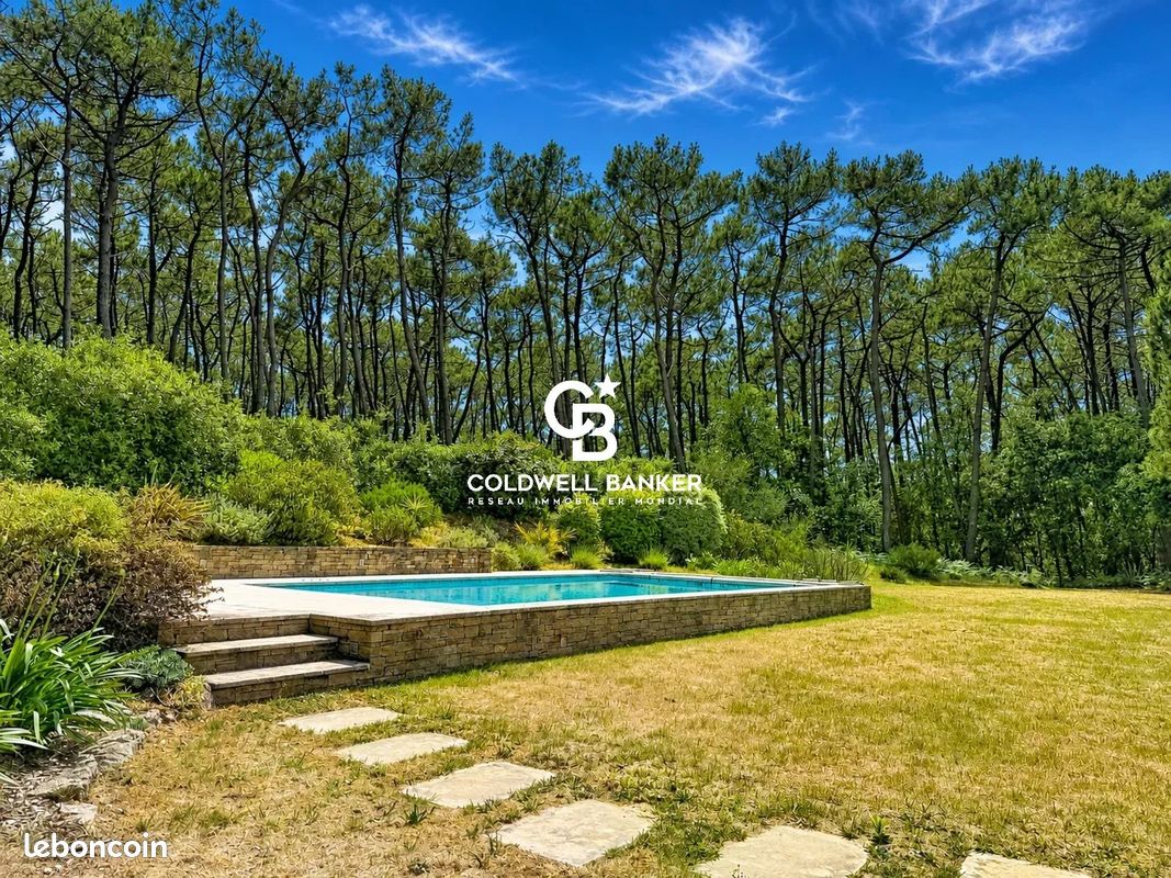 Maison 7 pièces 221 m² · à Les Sables-d'Olonne · 221 m² · 3 500 €