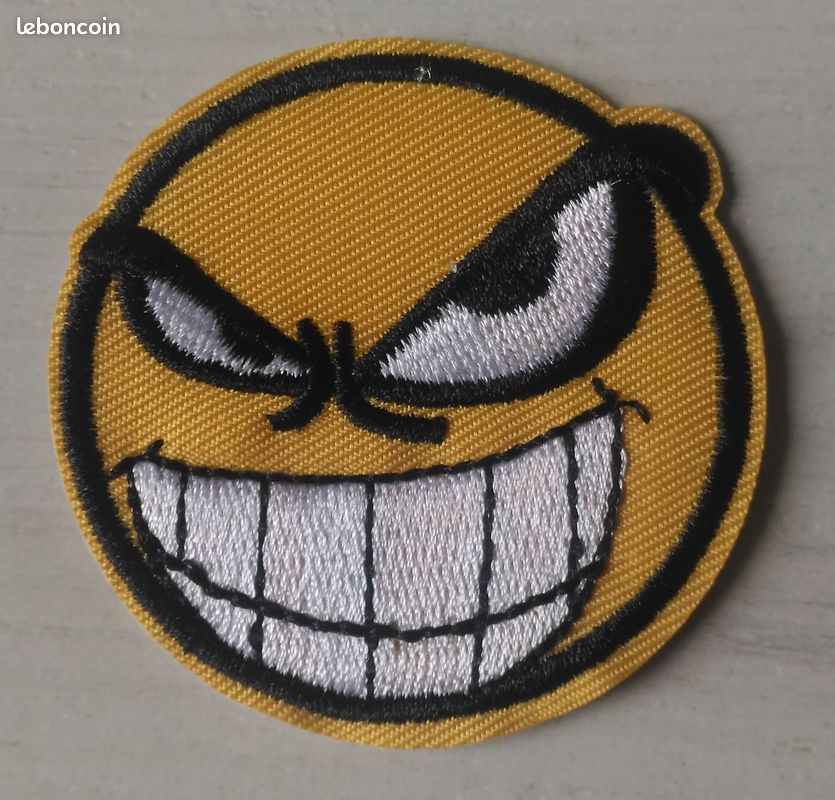 PatchMommy Patch Écusson Brodé Thermocollant en Forme de Nuage - Pièce