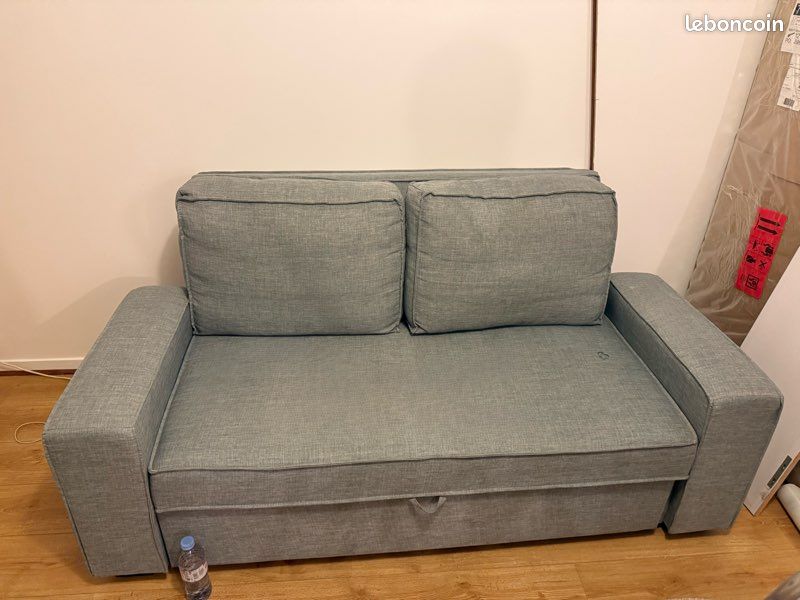 Canapé convertible gris – Bon état + plaid offert (image 1)