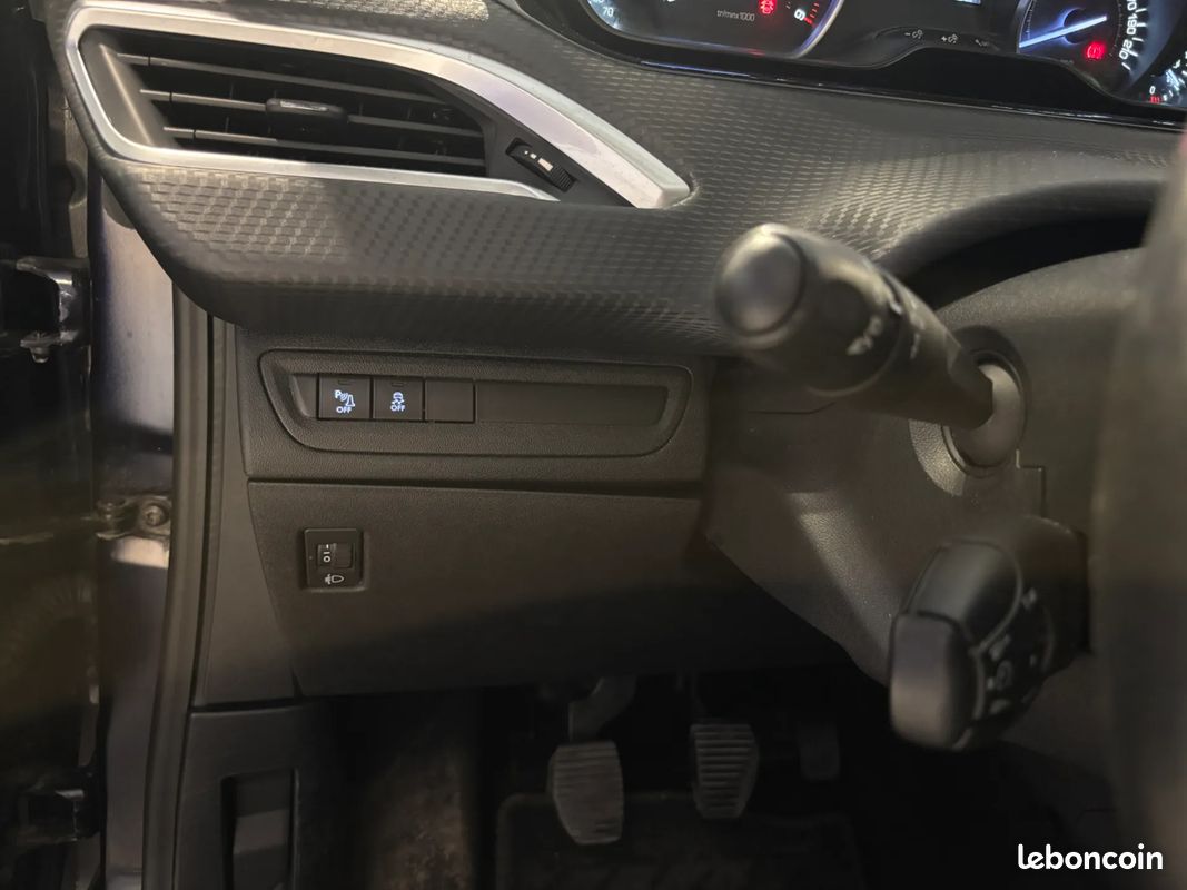 PEUGEOT 208 1.6 D 75ch STYLE - 2017 - CarPlay - Suivi complet - Régulateur de vitesse - Climatisation - Bluethoot (image 18)