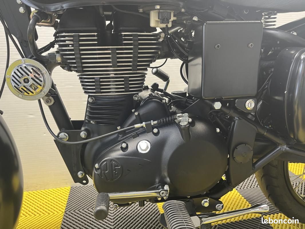 Royal Enfield CLASSIC 500 STEALTH BLACK MY19 (image 6)