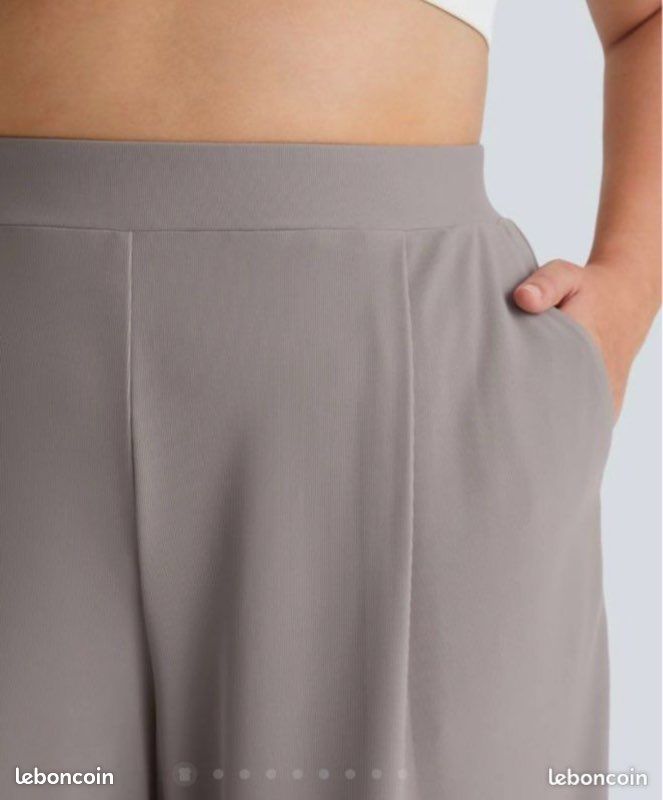 Pantalon neuf avec étiquette Halara 46W/48W (pic92800) Vêtements