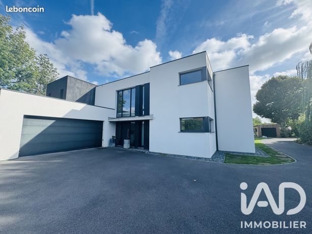 Maison 9 pièces 256 m²