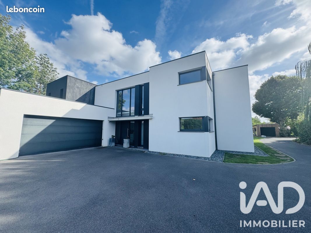 Maison 9 pièces 256 m² · à Santes · 256 m² · 1 495 000 €