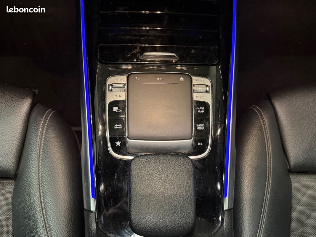 Mercedes GLB 200 d 8DCT / TOIT OUVRANT PANO / SIEGES CHAUFFANTS AV / GRAND ECRAN / CAMERA RECUL / 7 PLACES (image 18)