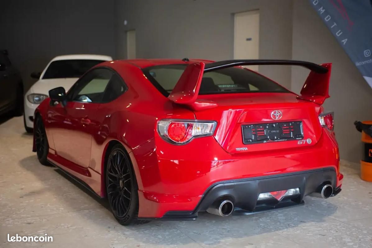 Toyota GT86 2.0 Aerokit | 200 ch BVM Kit carrosserie Aileron arrière Jantes alliage Écran multimédia (image 4)