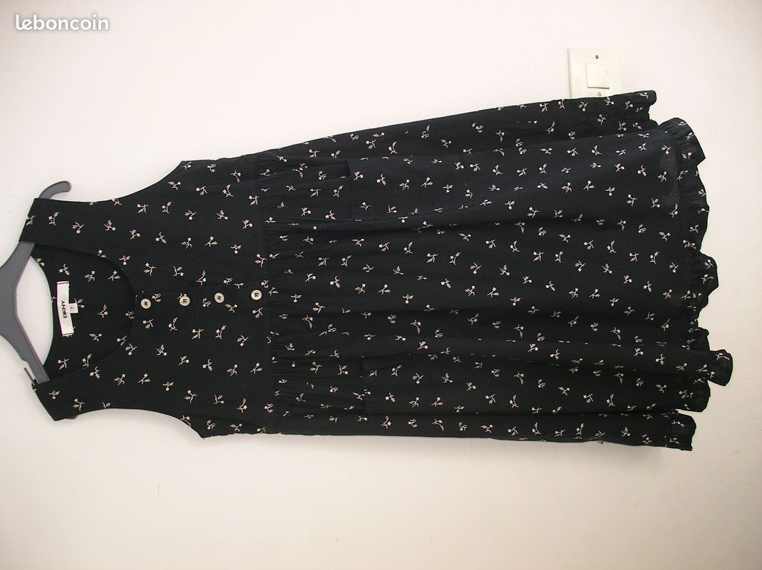 Robe DKNY noire petites fleurs blanches 7 ans (image 1)