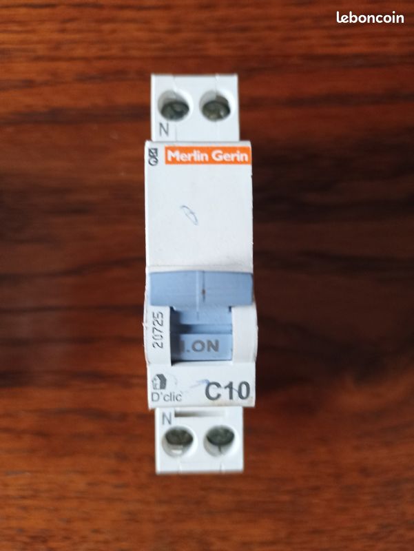 Disjoncteur MERLIN GERIN C10 (image 1)