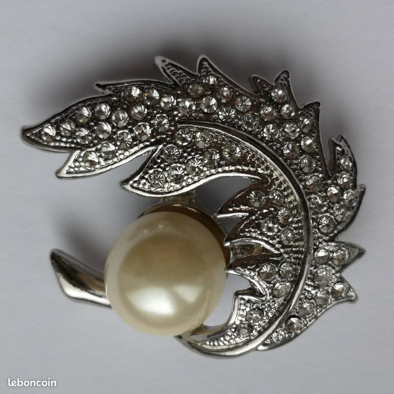 Broche Vintage Art Déco En Métal Argenté Avec Strass - Sans Marque