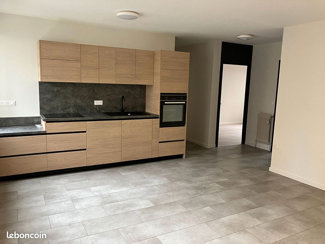 Appartement 3 pièces 67 m² · à Roanne · 67 m² · 750 €