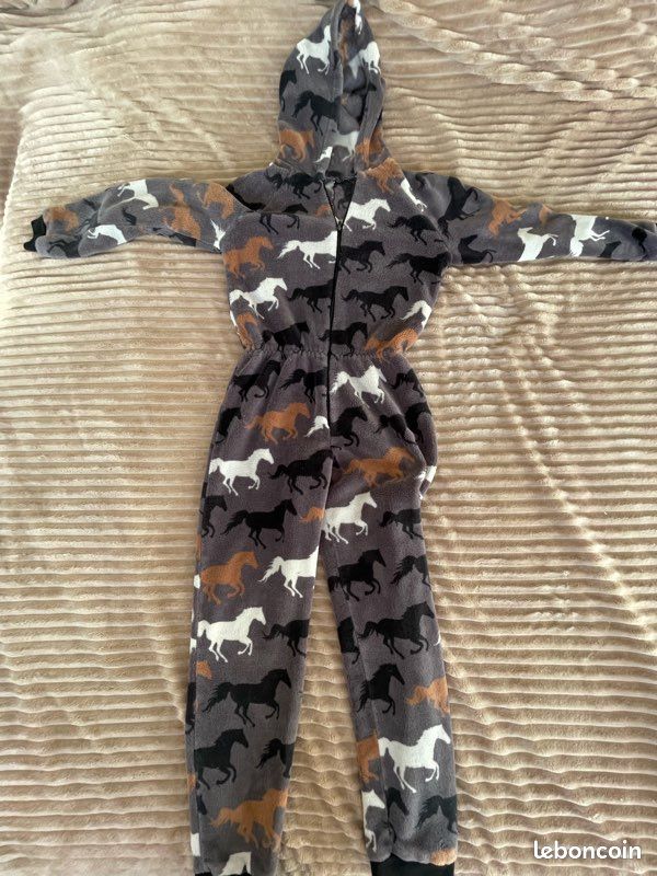 Pyjama une pièce enfant (image 2)