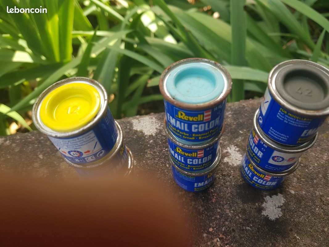 Ensemble de 5 pots de peinture émail Rapidolac et Secolux à Useldange