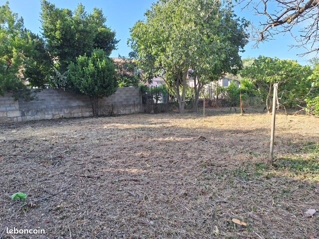Terrain 600 m² Miramas · 190 000 €