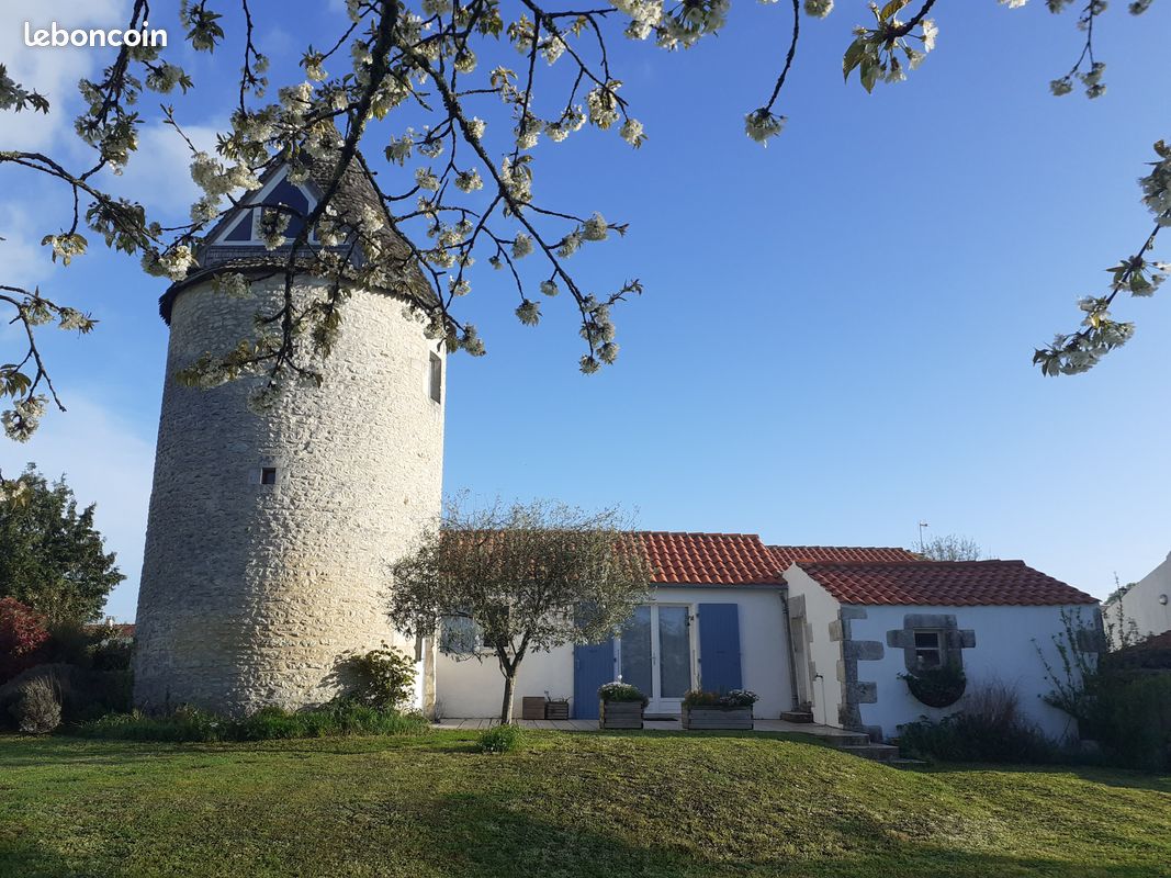 Maison 5 pièces 104 m² · à Pont-l'Abbé-d'Arnoult · 104 m² · 260 000 €