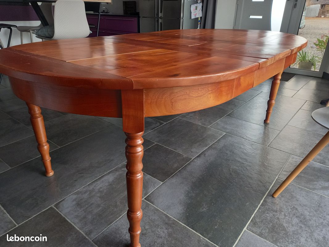 Table et chaises en merisier (image 3)