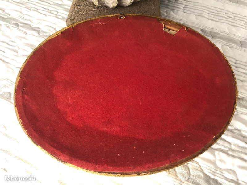 Cadre médaillon, Broderie Vintage, scène galante (image 7)