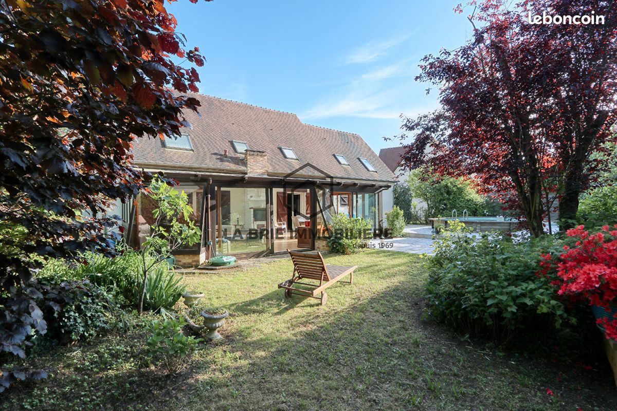 Maison 8 pièces 223 m² · à Villecresnes · 223 m² · 526 000 €