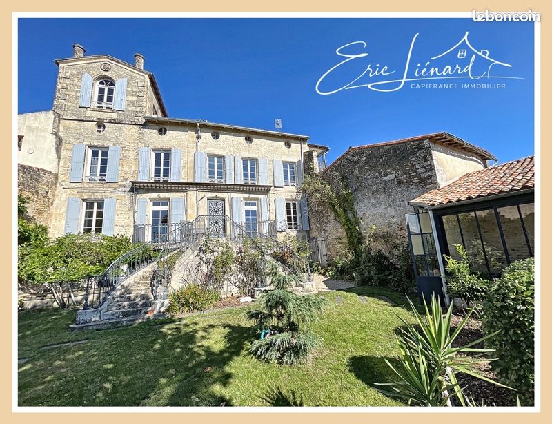 Maison 12 pièces 446 m² · à Saint-Maixent-l'École · 446 m² · 395 200 €
