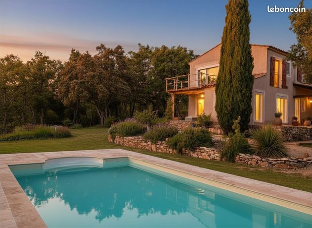 Maison avec vue panoramique, piscine & studio indépendant – calme, lumière et sans vis-à-vis, au cœur de la Provence Verte (Var)