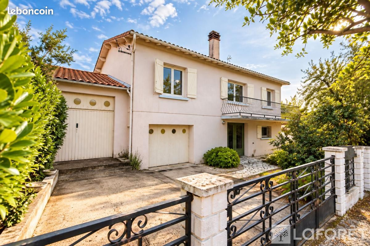 Maison 5 pièces 134 m² · à Chaniers · 134 m² · 198 000 €