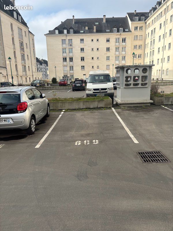 À louer – Place de parking sécurisée – Centre-ville Tours / Vieux Tours · 100 €/mois