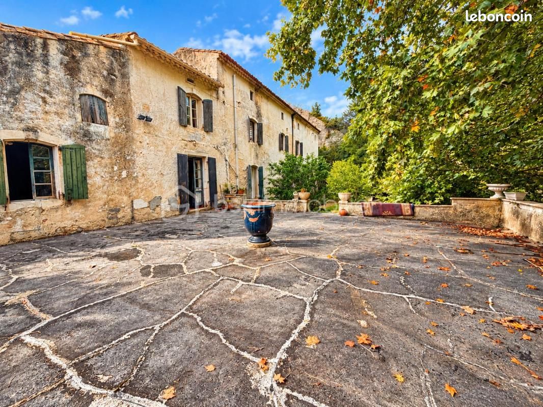 Maison 9 pièces 280 m² · à Brouzet-lès-Alès · 280 m² · 350 000 €